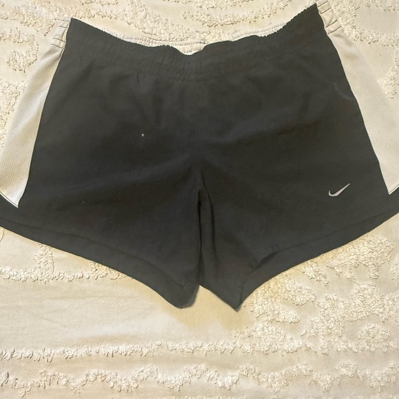 Nike Women's Black and White Shorts - Picture 1 of 4